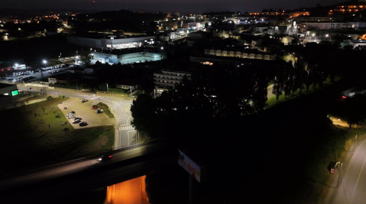 Missão noturna com drone